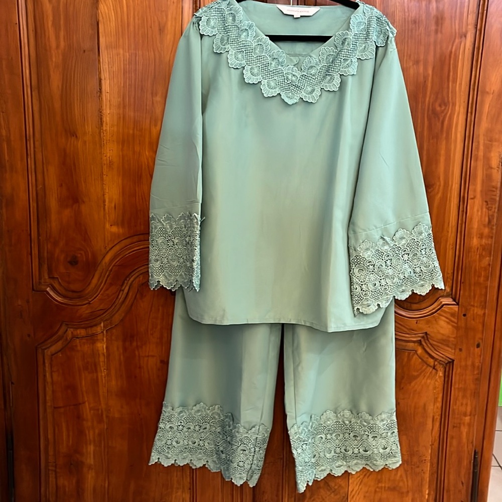 Highgate Manor Kensington lace pajamas